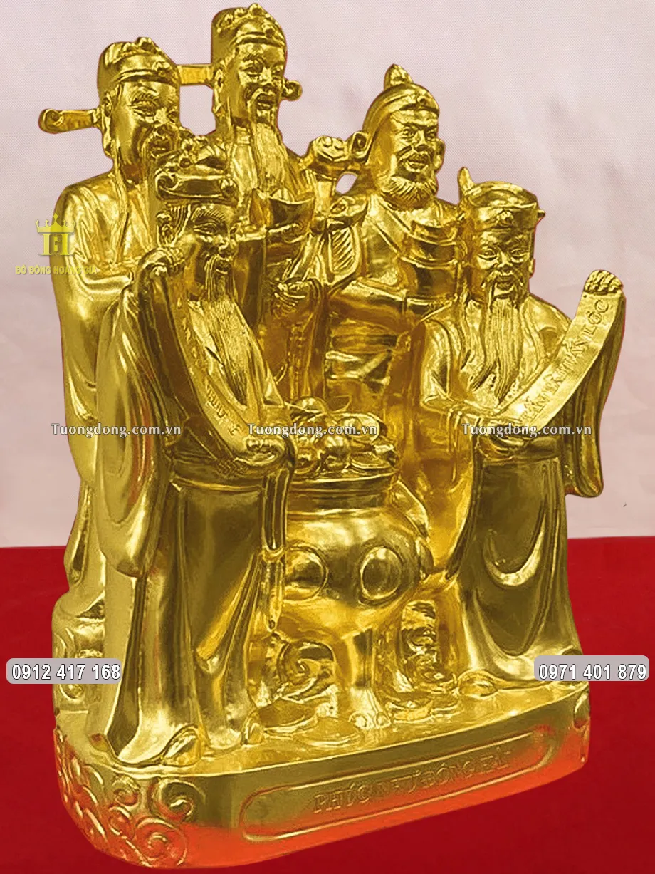 Hình ảnh nhìn nghiêng của bức tượng đồng